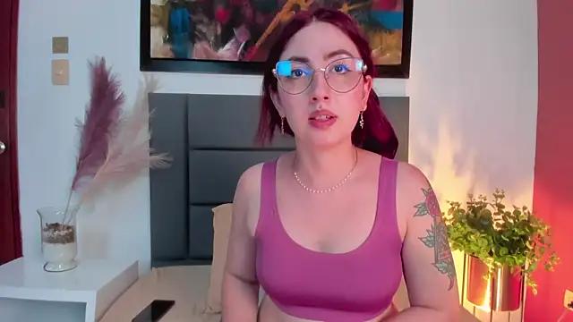 Emilywatsonn from StripChat is Freechat