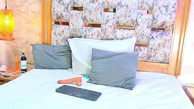 emma2_sm from StripChat is Freechat