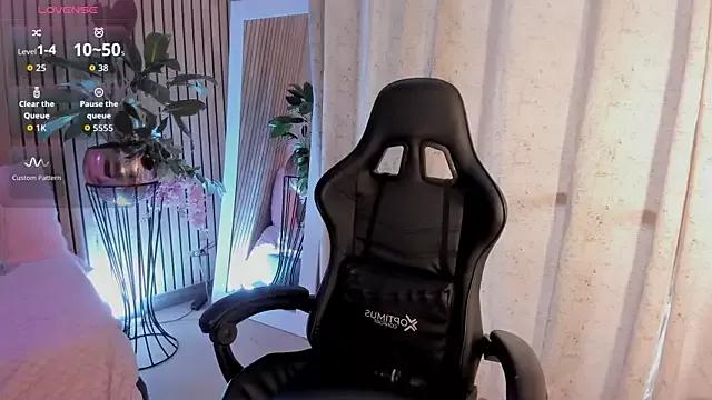 Check-out your craziest wishes with our pick of gaming cams models, featuring big knockers, round tails and tight twats.
