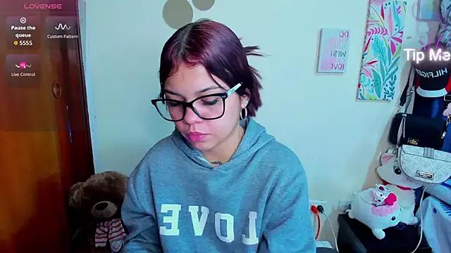 Emma_boo from StripChat is Freechat