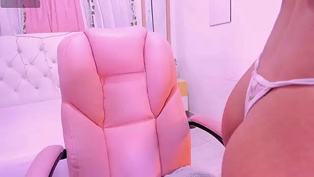 Check-out your craziest wishes with our pick of gaming cams models, featuring big knockers, round tails and tight twats.
