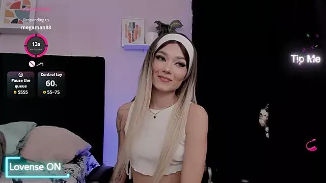 Check-out your craziest wishes with our pick of gaming cams models, featuring big knockers, round tails and tight twats.