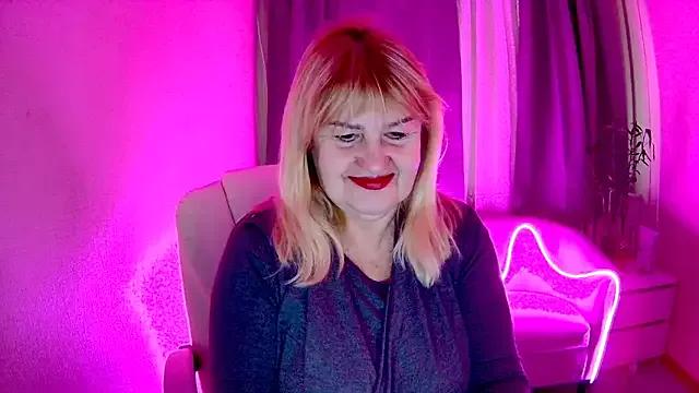 EmmaEllison from StripChat is Freechat