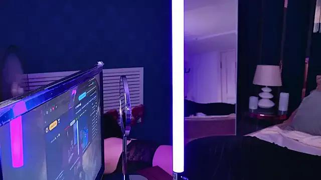 Check-out your craziest wishes with our pick of gaming cams models, featuring big knockers, round tails and tight twats.