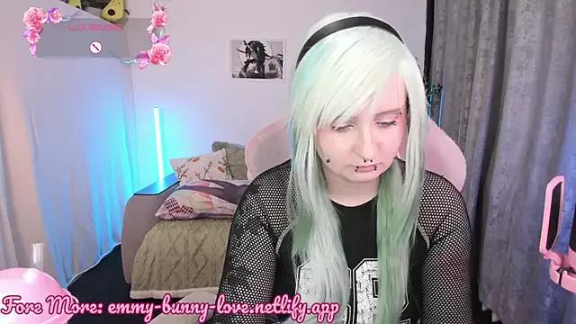 Check-out your craziest wishes with our pick of gaming cams models, featuring big knockers, round tails and tight twats.