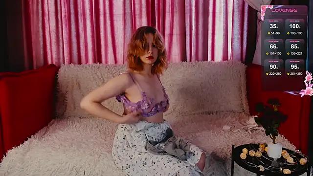 EsmeDecoursey from StripChat