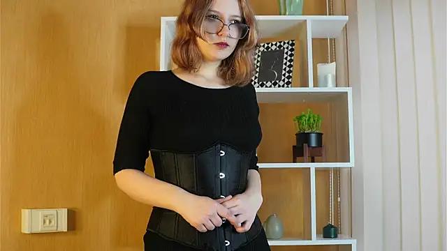 EsmeDecoursey from StripChat