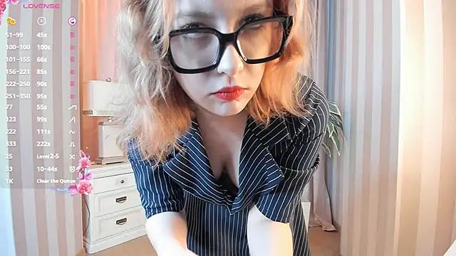 EsmeDecoursey from StripChat