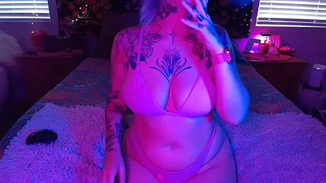 Check-out your craziest wishes with our pick of gaming cams models, featuring big knockers, round tails and tight twats.