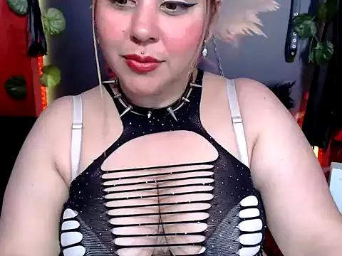Check-out your craziest wishes with our pick of gaming cams models, featuring big knockers, round tails and tight twats.