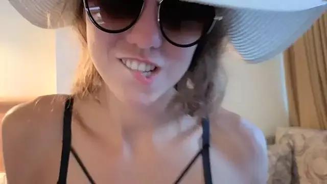 Eveline_Beauty_Kitty from StripChat is Freechat