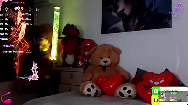 EvelynAisha from StripChat is Freechat