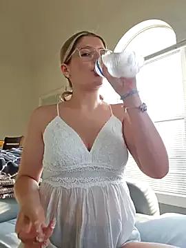 eyesthatsparkle22 from StripChat is Freechat