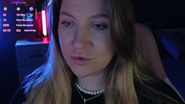 Check-out your craziest wishes with our pick of gaming cams models, featuring big knockers, round tails and tight twats.