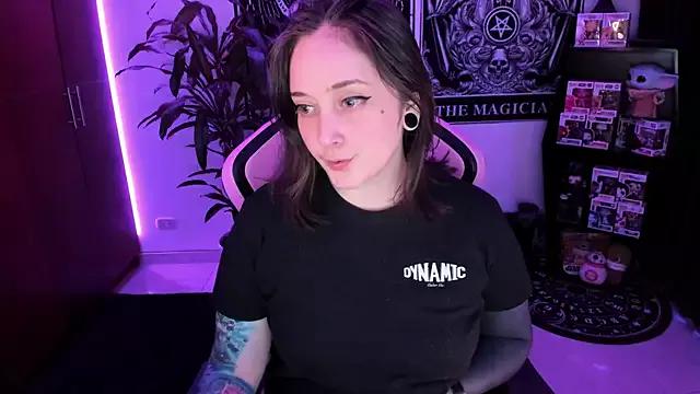 Check-out your craziest wishes with our pick of gaming cams models, featuring big knockers, round tails and tight twats.