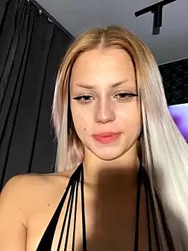 FavoriteKira from StripChat is Freechat
