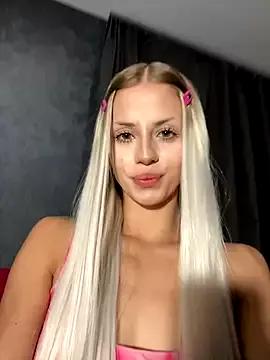 FavoriteKira from StripChat is Freechat