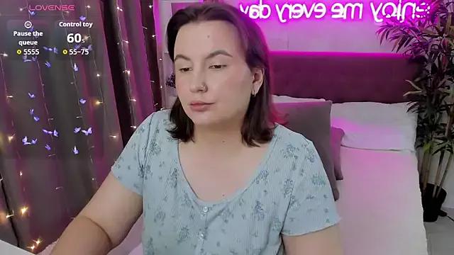 Check-out your craziest wishes with our pick of gaming cams models, featuring big knockers, round tails and tight twats.