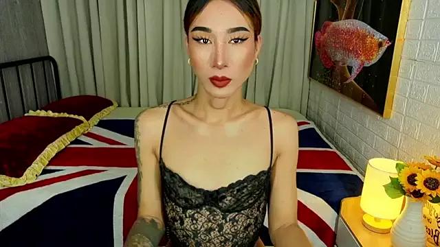 FinestCHLOExxx from StripChat is Freechat