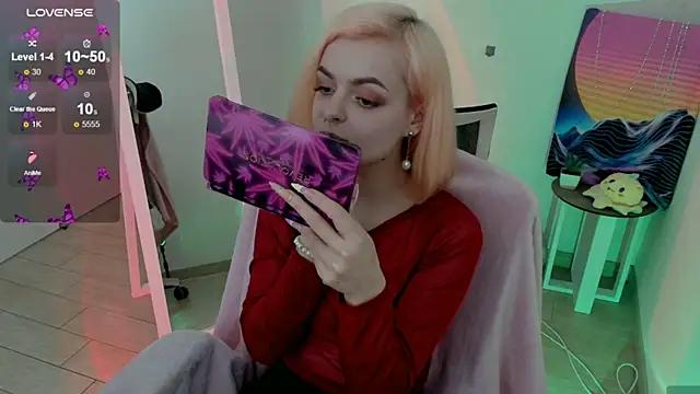 Check-out your craziest wishes with our pick of gaming cams models, featuring big knockers, round tails and tight twats.