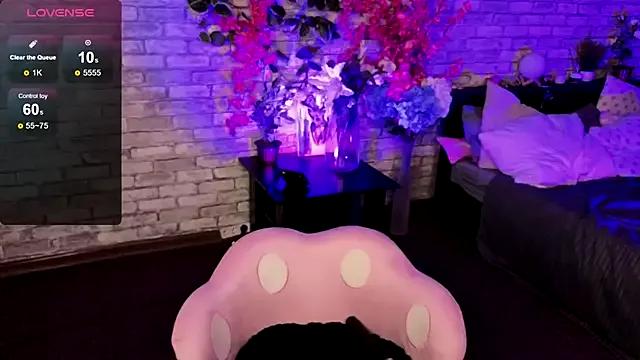 FoxyMoons from StripChat is Freechat