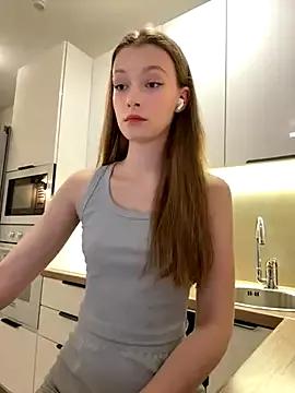 FriendlyFire_18 from StripChat is Freechat