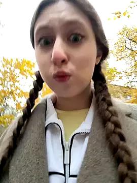 FroggyAnna from StripChat is Freechat