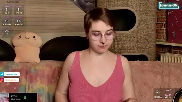 Check-out your craziest wishes with our pick of gaming cams models, featuring big knockers, round tails and tight twats.