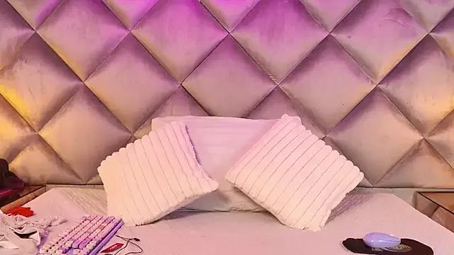 Check-out your craziest wishes with our pick of gaming cams models, featuring big knockers, round tails and tight twats.