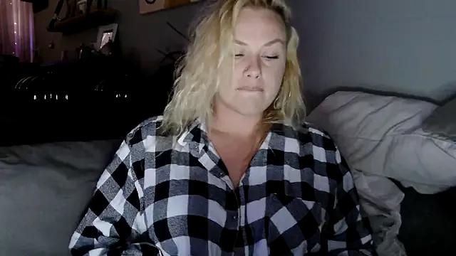 GiasSweetSinz from StripChat is Freechat