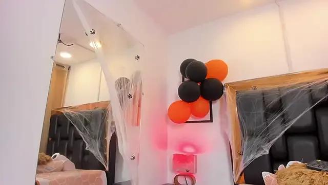 Check-out your craziest wishes with our pick of gaming cams models, featuring big knockers, round tails and tight twats.