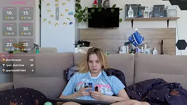 Girl_alone_home from StripChat is Freechat