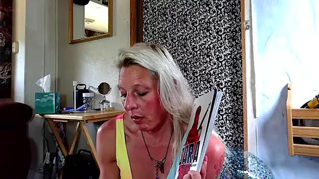 Glamazing from StripChat is Freechat