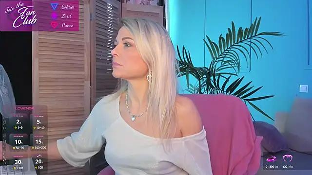 Check-out your craziest wishes with our pick of gaming cams models, featuring big knockers, round tails and tight twats.