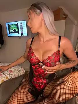 Check-out your craziest wishes with our pick of gaming cams models, featuring big knockers, round tails and tight twats.