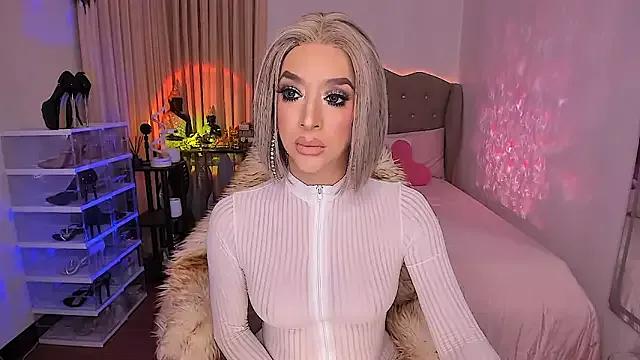 Check-out your craziest wishes with our pick of gaming cams models, featuring big knockers, round tails and tight twats.