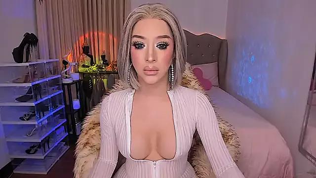 Check-out your craziest wishes with our pick of gaming cams models, featuring big knockers, round tails and tight twats.