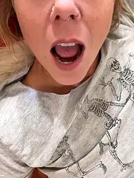 Check-out your craziest wishes with our pick of gaming cams models, featuring big knockers, round tails and tight twats.