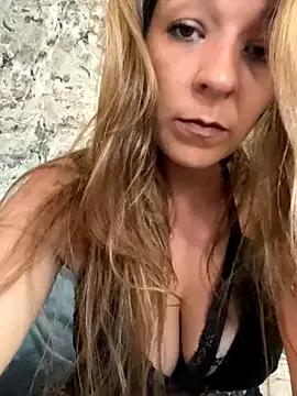 GoodWifeLillyy from StripChat is Freechat