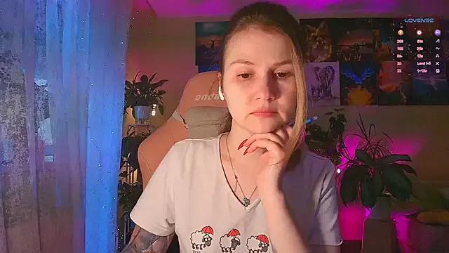 Check-out your craziest wishes with our pick of gaming cams models, featuring big knockers, round tails and tight twats.