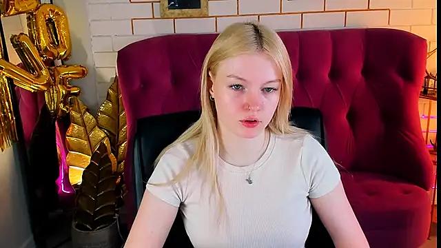 Check-out your craziest wishes with our pick of gaming cams models, featuring big knockers, round tails and tight twats.