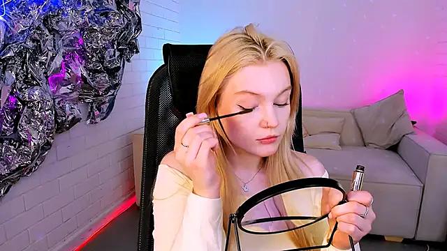 Check-out your craziest wishes with our pick of gaming cams models, featuring big knockers, round tails and tight twats.