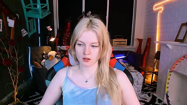 Check-out your craziest wishes with our pick of gaming cams models, featuring big knockers, round tails and tight twats.