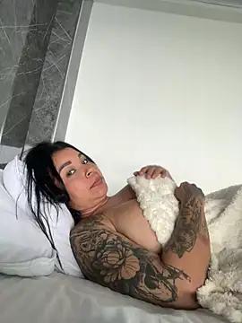 Check-out your craziest wishes with our pick of gaming cams models, featuring big knockers, round tails and tight twats.
