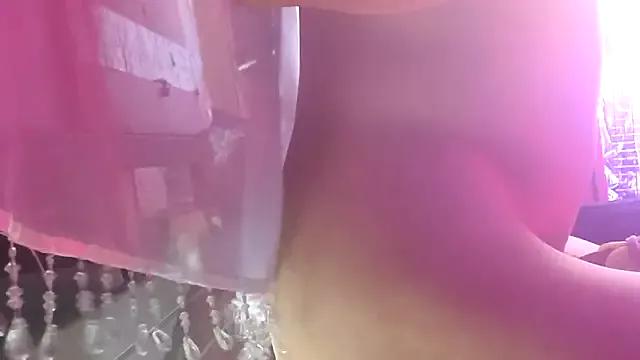gurlnips from StripChat is Freechat