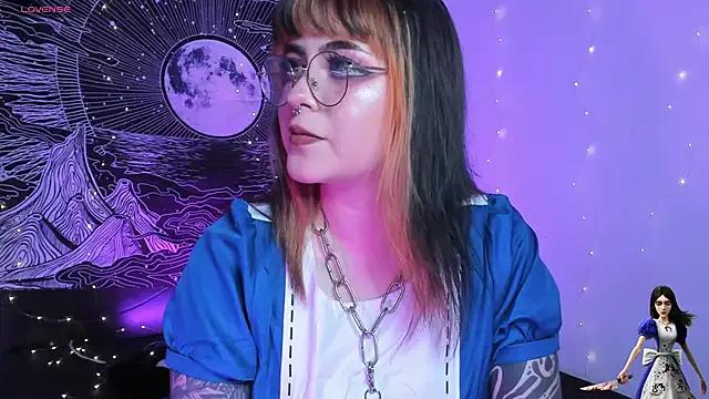 Hallucigenia_ from StripChat is Freechat