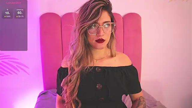 Check-out your craziest wishes with our pick of gaming cams models, featuring big knockers, round tails and tight twats.