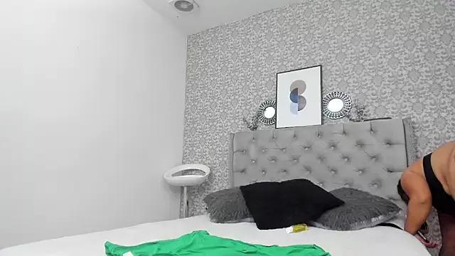 Check-out your craziest wishes with our pick of gaming cams models, featuring big knockers, round tails and tight twats.