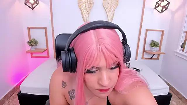 Check-out your craziest wishes with our pick of gaming cams models, featuring big knockers, round tails and tight twats.