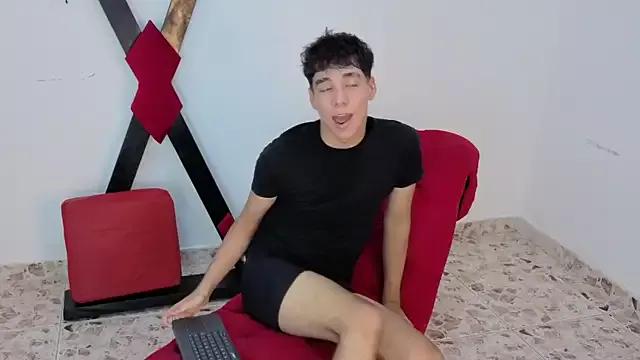Harry_LatinBoy from StripChat is Freechat
